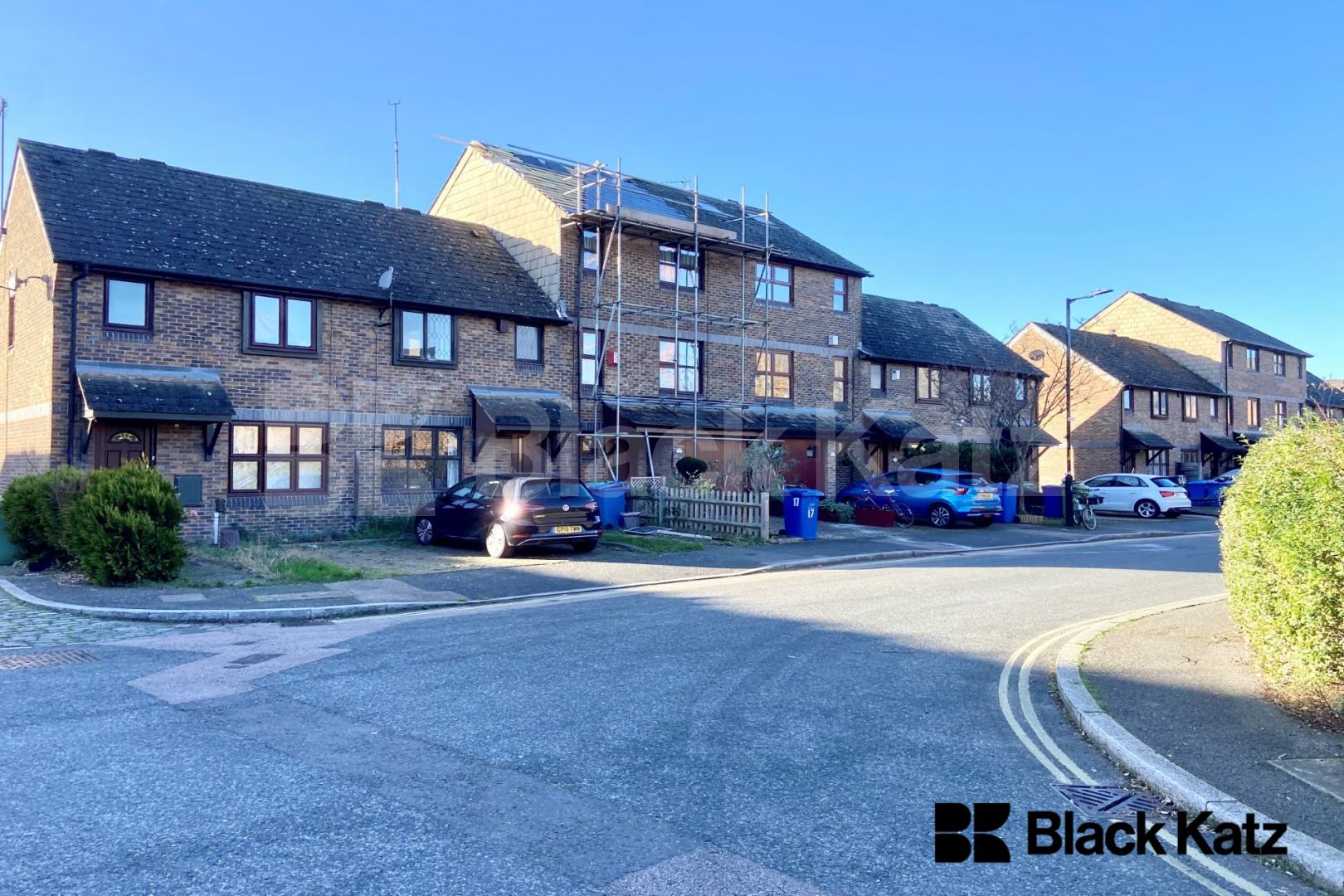 Two bedroomed house with study room, conservatory, parking & charming garden   Kinburn Street, Rotherhithe/Canada Water. 